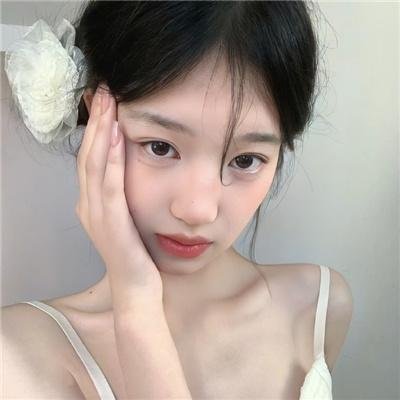 追梦的黎族女娃娃